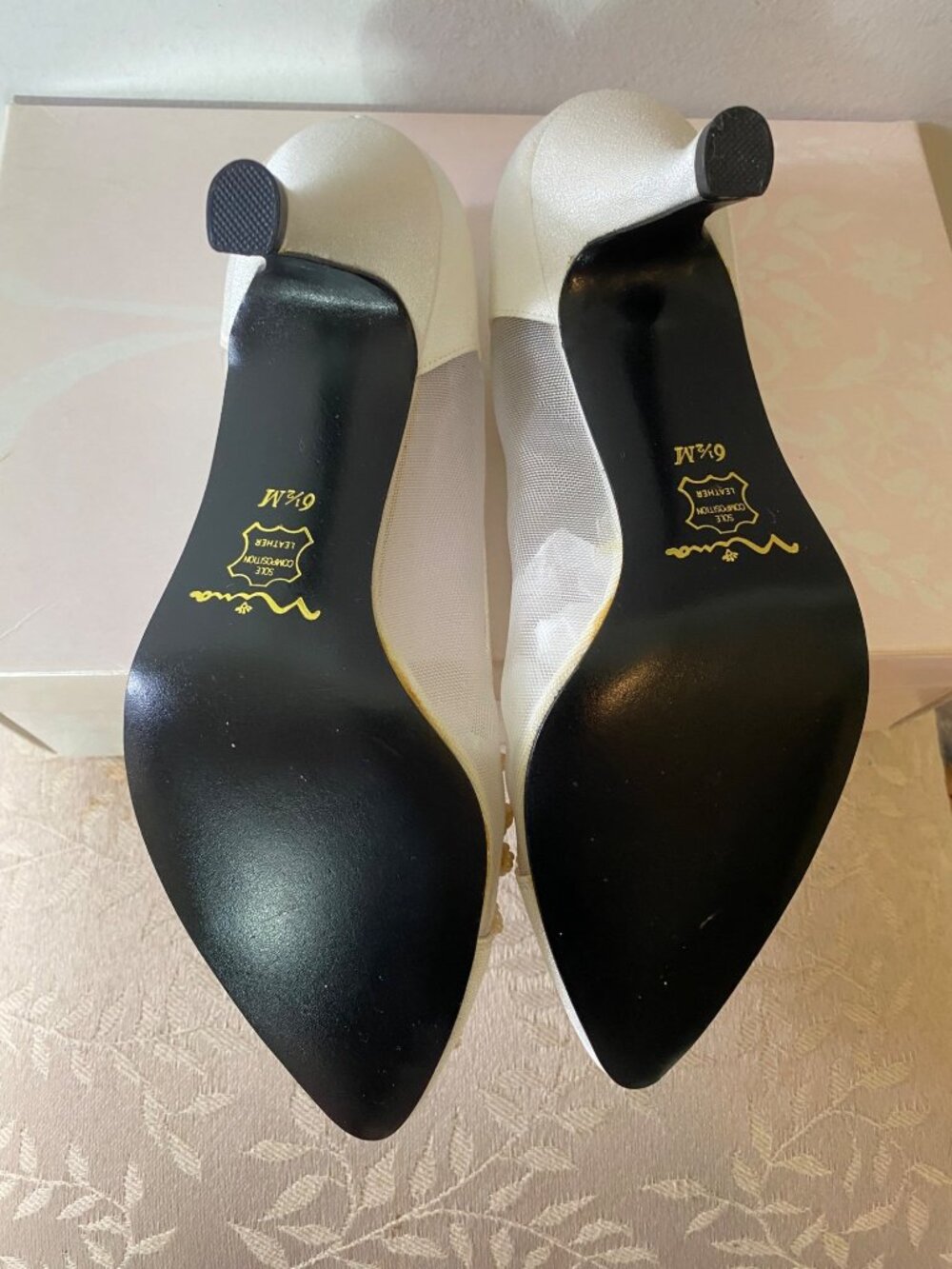 NEW Nina Ivory Satin & Mesh Bridal Heels With Pearl Beaded Detail Size 6.5 - Picture 7 of 9